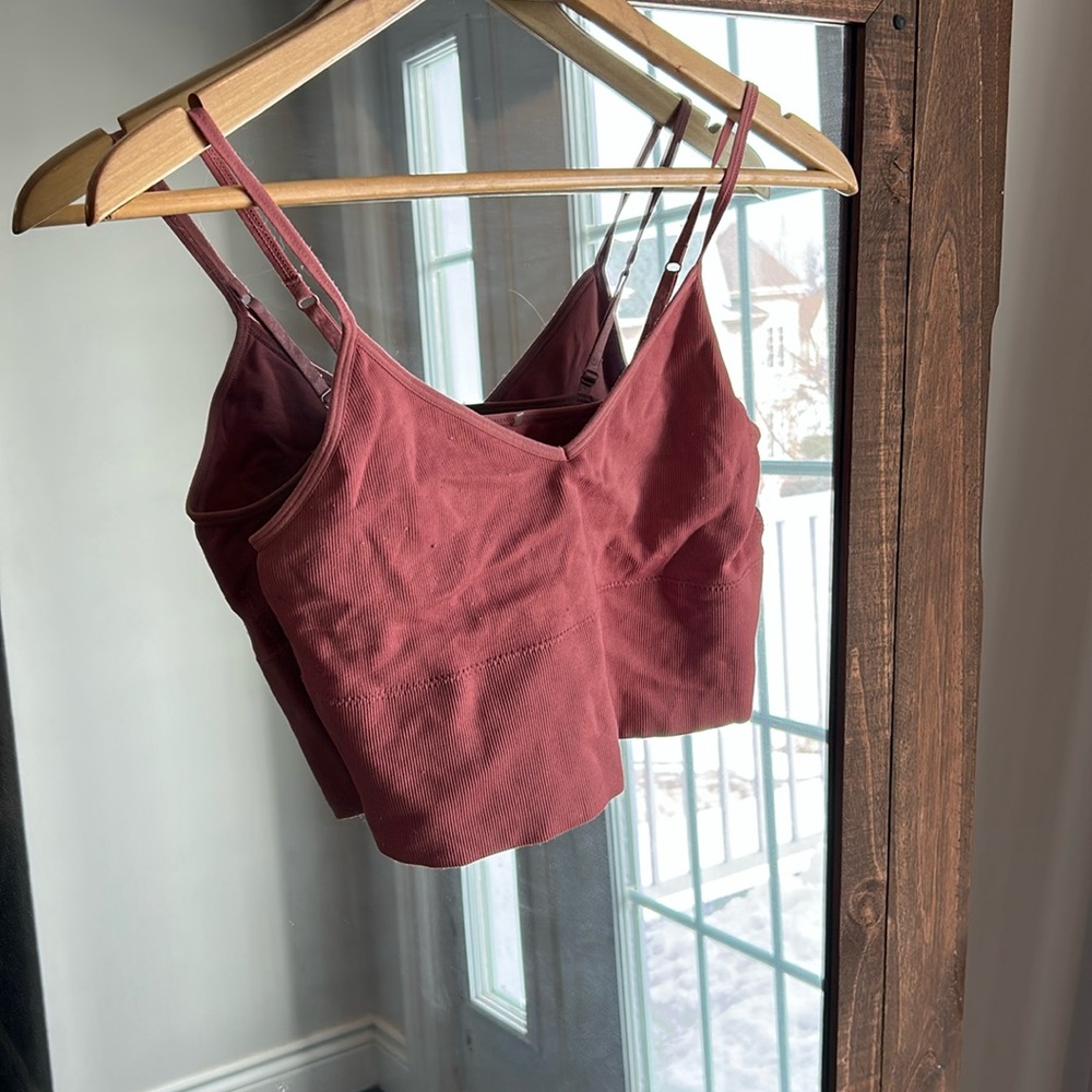 Adjustable cropped tank top sports bra